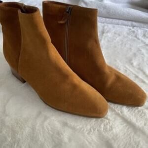 new Aquatalia Suede Ankle Boot size 10